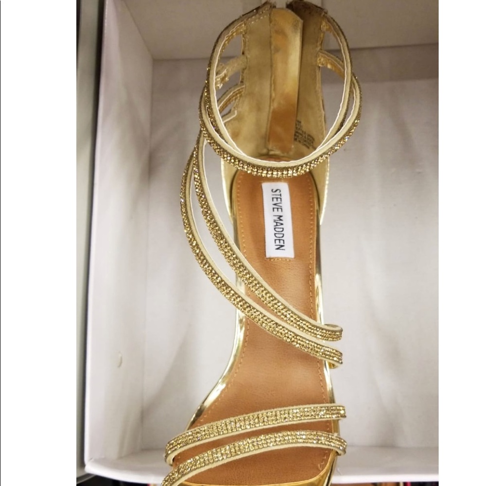 GORGEOUS GOLD STEVE MADDEN HEELS DISCONTINUED